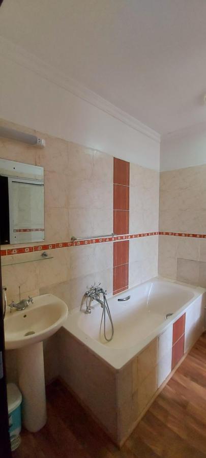Pleasant Nest Homestay Near Jkia Airport And Sgr Station Nairobi Eksteriør bilde
